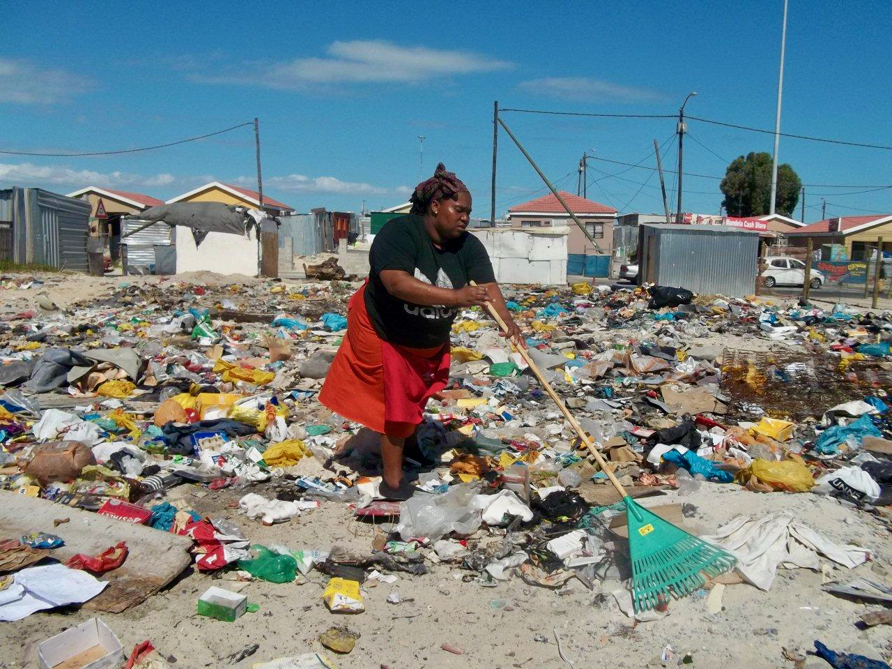 illegal-dumping-site-stinks-in-mfuleni-groundup